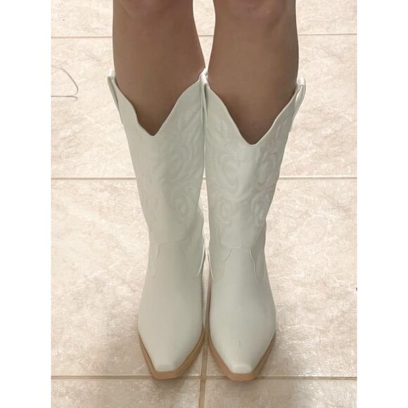 🆕Women White Faux Leather Snip Toe Chunky Block Heel Embroidered Western Boot - Picture 3 of 9